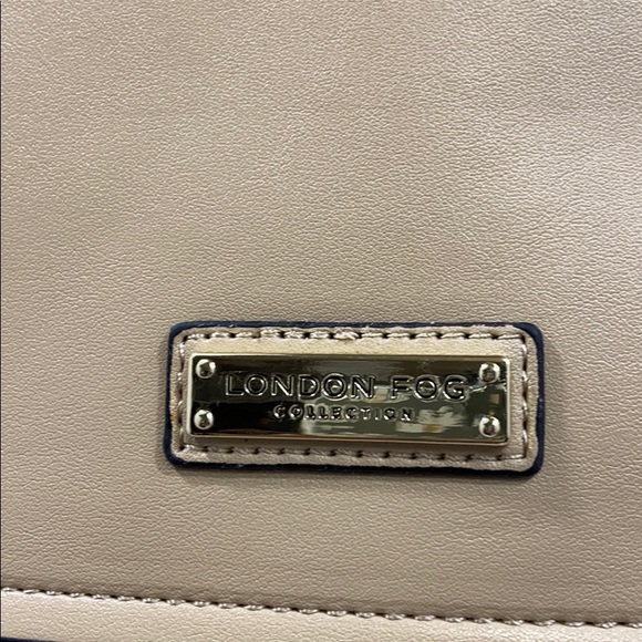 London Fog pale taupe Leanna hobo bag - Picture 3 of 15